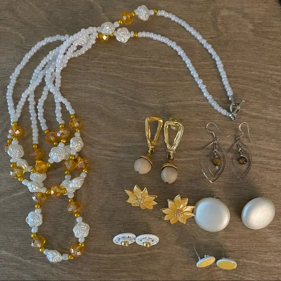 Vintage Jewelry Lot - Picture 5 of 10